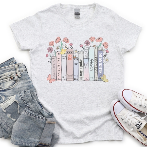 Taylor Swift Taylor Swift Books Graphic T-Shirt - Picture 1 of 1